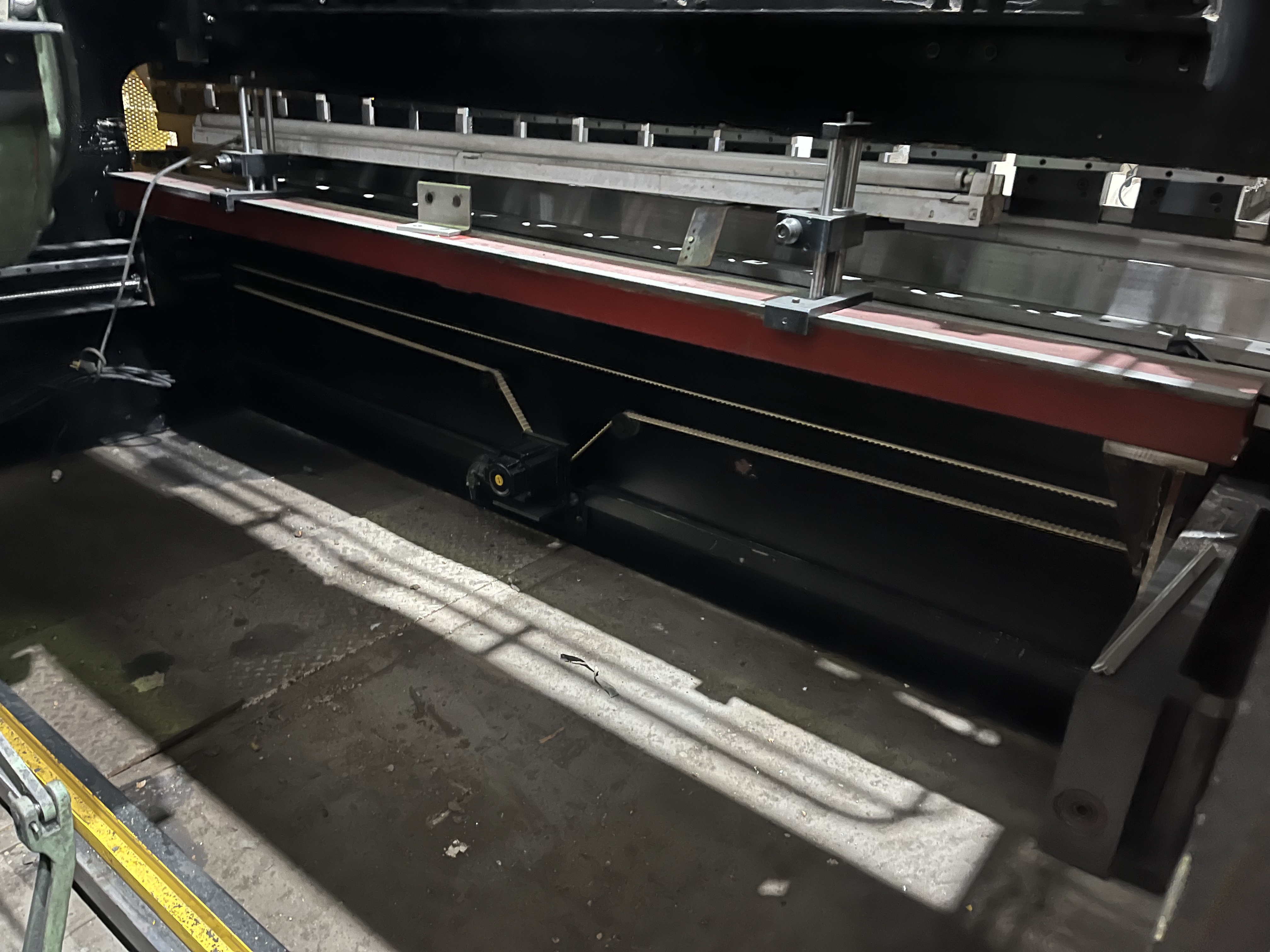 176 Ton Yangli   X 13.5’  WC67Y 100-160 CNC Hydraulic Press Brake  